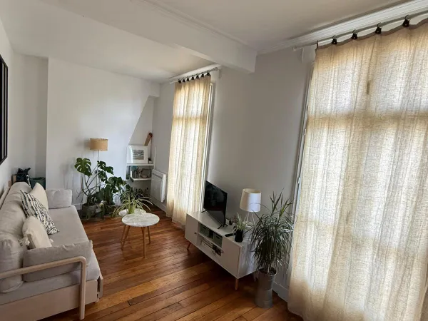 Beau T2 lumineux à louer à Paris 18