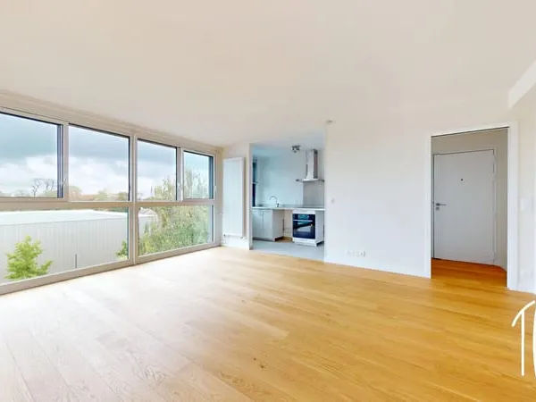 EXCLUSIVITE - THIAIS - 2 PIECES - 44 M² - PARKING - CAVE