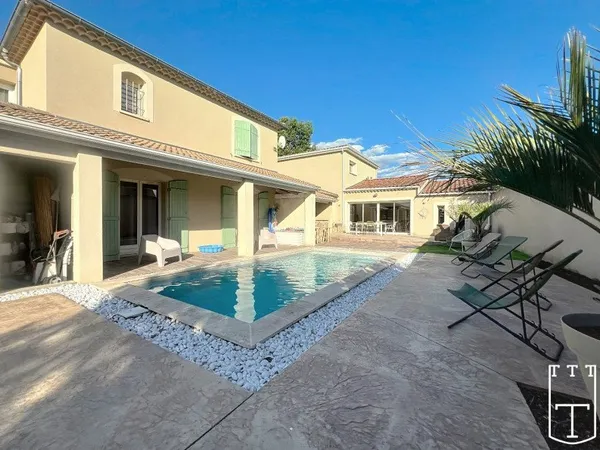 Villa 9 pièces 350 m²