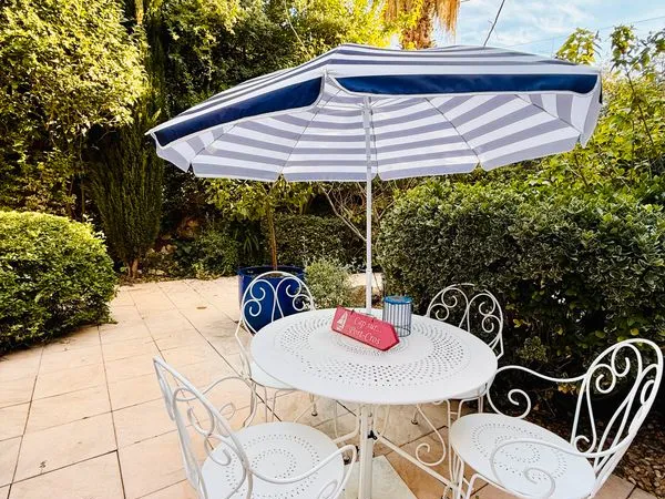 « Coup de coeur pour ce très joli appartement bas de villa »