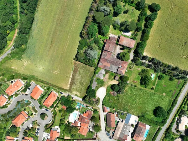 Terrain avec emprise au sol de 147M2