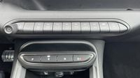 Jeep Avenger 1.2 Turbo T3 110ch MHEV Longitude BVR6 eHybrid — photo 20
