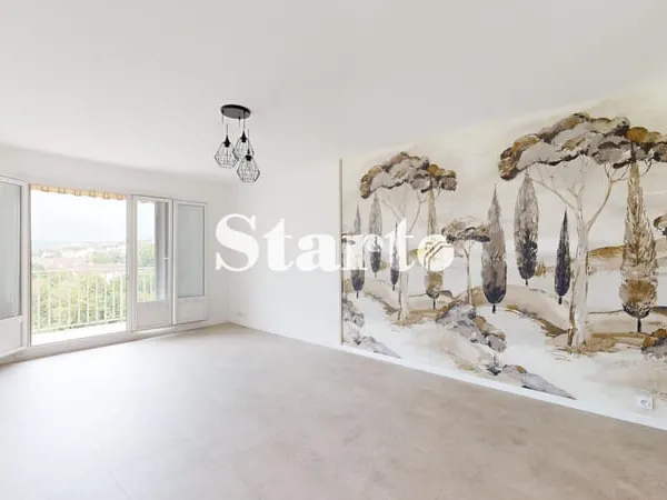 Appartement quatre pièces entièrement rénové
