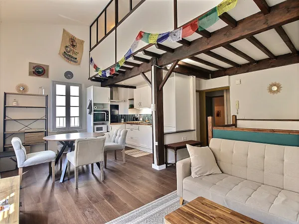 Intra muros appartement T4 73.50 m² rénové en IM