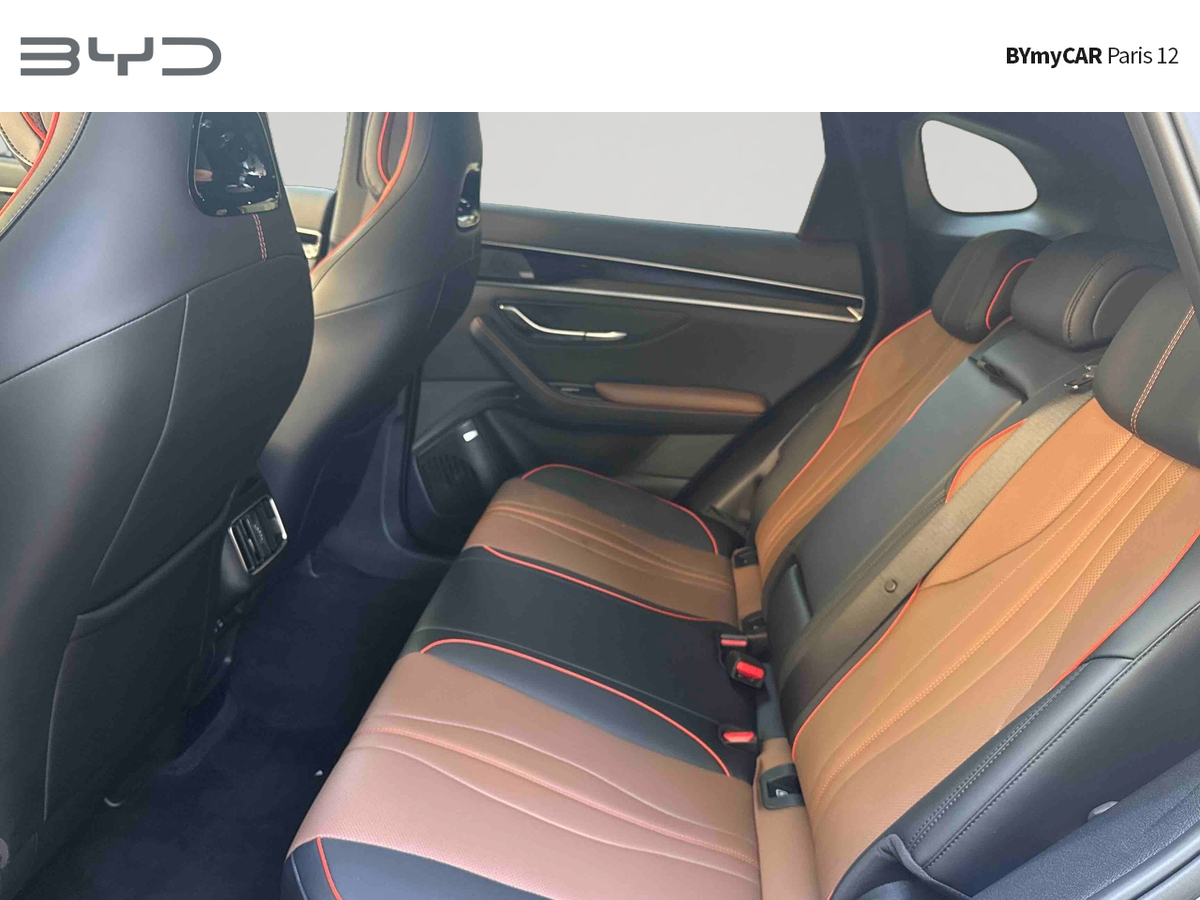 BYD Seal U 1.5l DM-i 324 ch AWD PHEV — photo 13