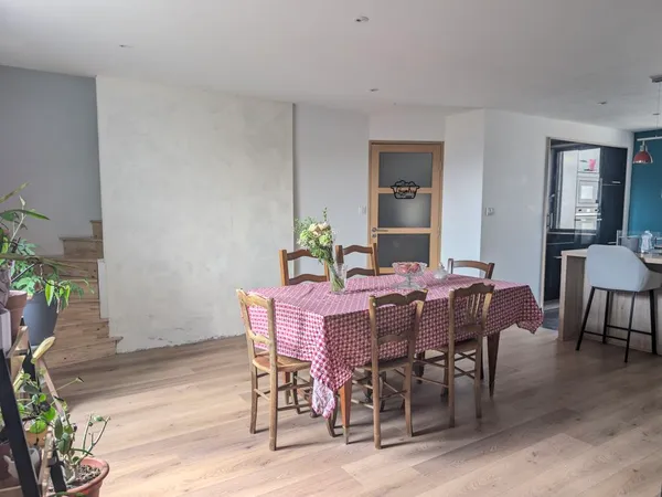 Duplex 137 m² rénovés + cour privative 207 m²
