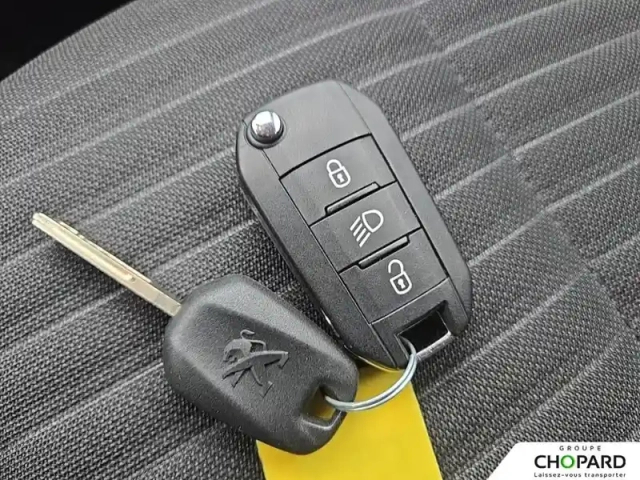 Peugeot 208 puretech 75 s&amp;s bvm5 — photo 95