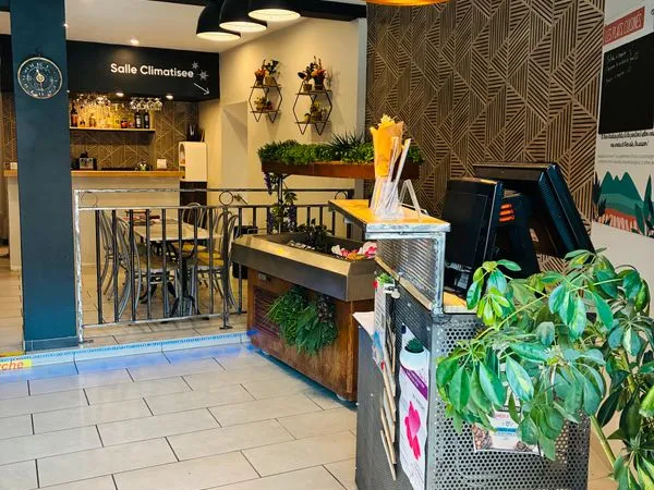 Restaurant traditionnel / pizzeria avec logement - proche montelimar