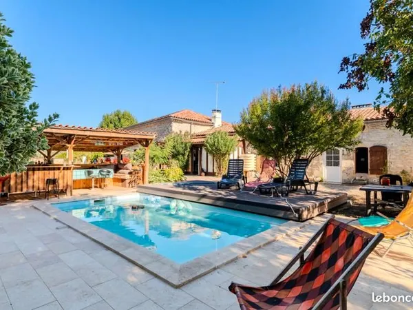 Maison 8 pièces 270 m²