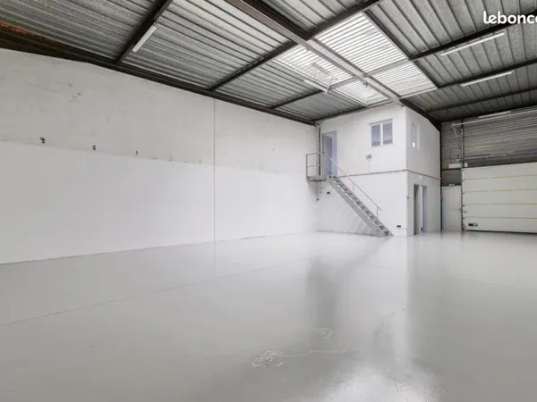Local 165 m² Saint-Ouen-l'Aumône