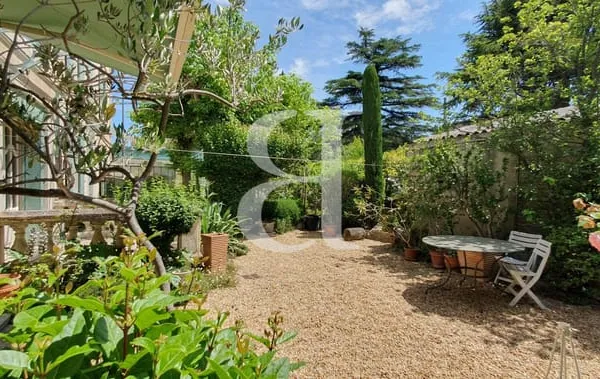 Charmante maison de maître avec jardin et garages à Carpentras