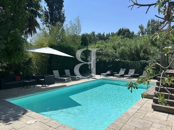 Mas provençal 10 pièces 370 m²
