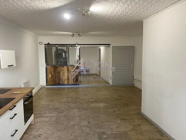 A beaucaire, proche Canal, joli appartement de type1bis rénové d'une superficie de 47m². Appartement