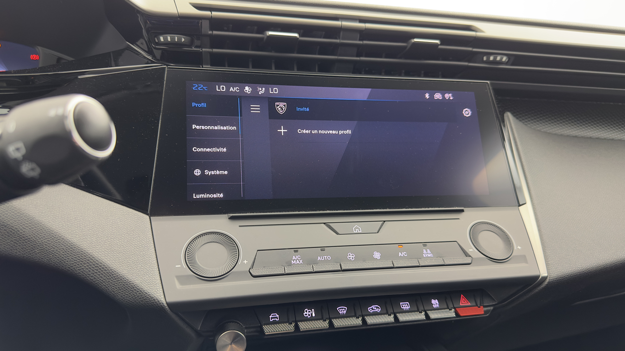 Peugeot 308 SW PHEV 180 e-EAT8 — photo 25