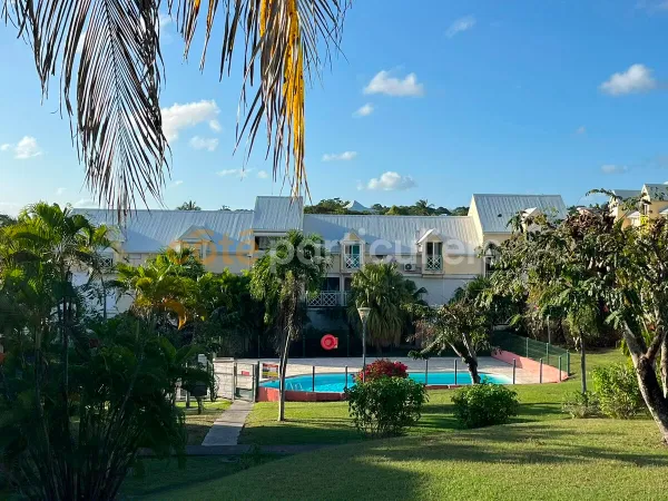À VENDRE -T2 en rez-de-jardin résidence avec piscine LE GOSIER