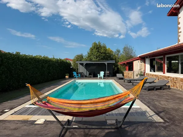 Grande maison labourdine avec piscine