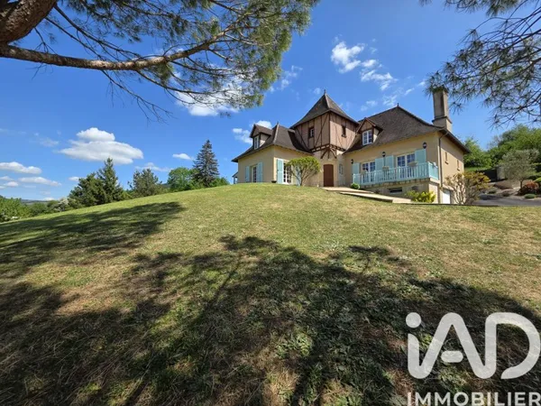 Maison 7 pièces 220 m²