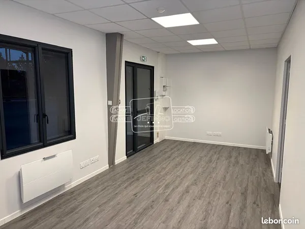 Local 283 m² DIVATTE SUR LOIRE