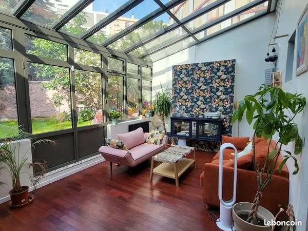 Grande chambre meublée avec salle de bain privative - Disponible en août (Lyon / Villeurbanne)