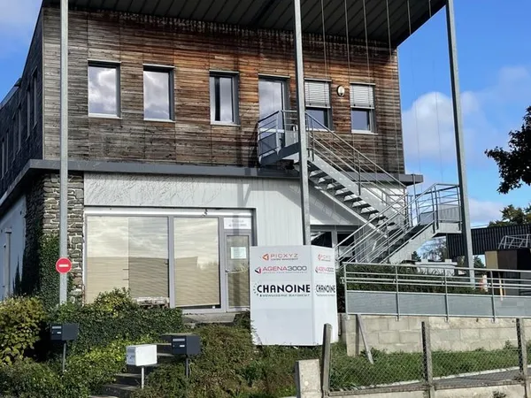 Bureau et espace de travail Location Saint-Pavace  128m² 1150€
