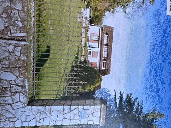 À vendre maison individuelle s'en vis à vis