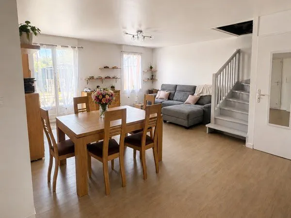 Maison 5 pièces avec garage intégré