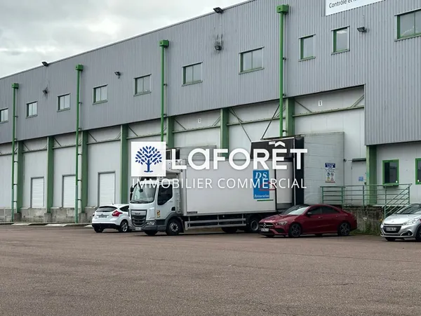 Local commercial 1600 m²