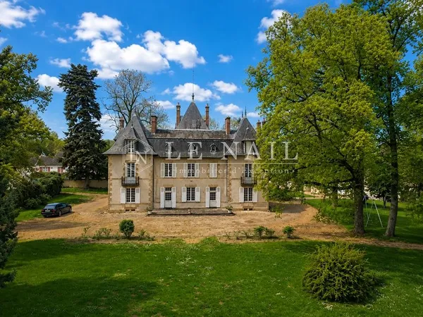 Château du XIXe siècle avec gîtes en Bourbonnais