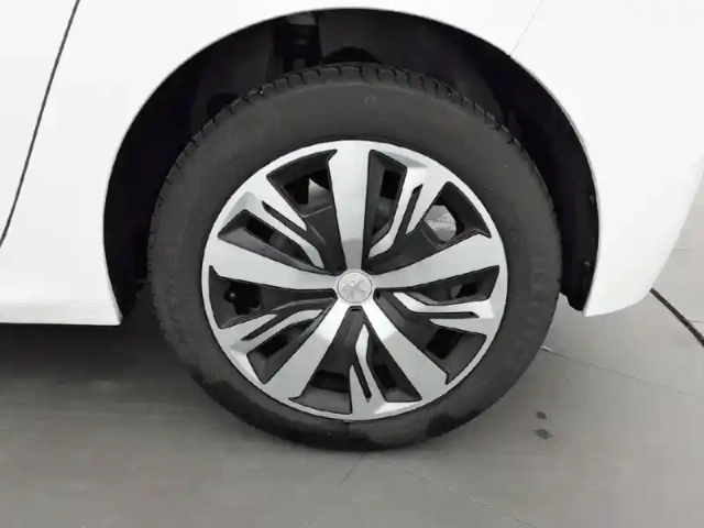 Peugeot 208 puretech 75 s&amp;s bvm5 — photo 5