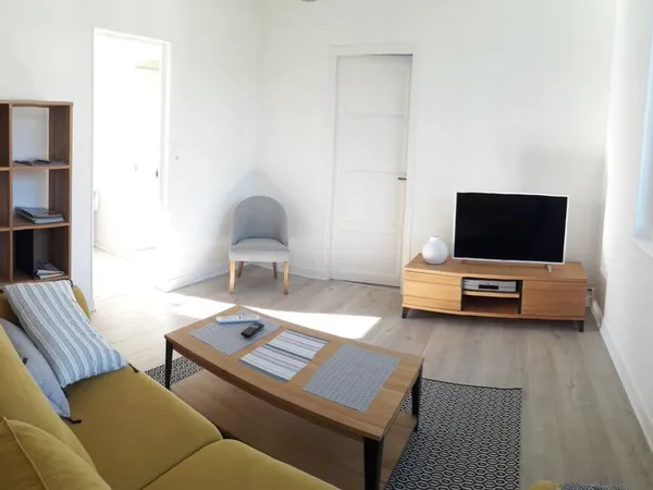 Appartement 1er étage / petit jardin