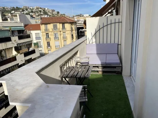 F1 DERNIER ETAGE