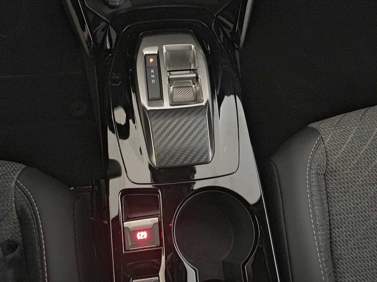 Peugeot 2008 hybrid 145 ch e-dcs6 allure — photo 17