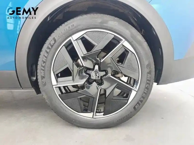 Peugeot 408 phev 225 e-eat8 — photo 11