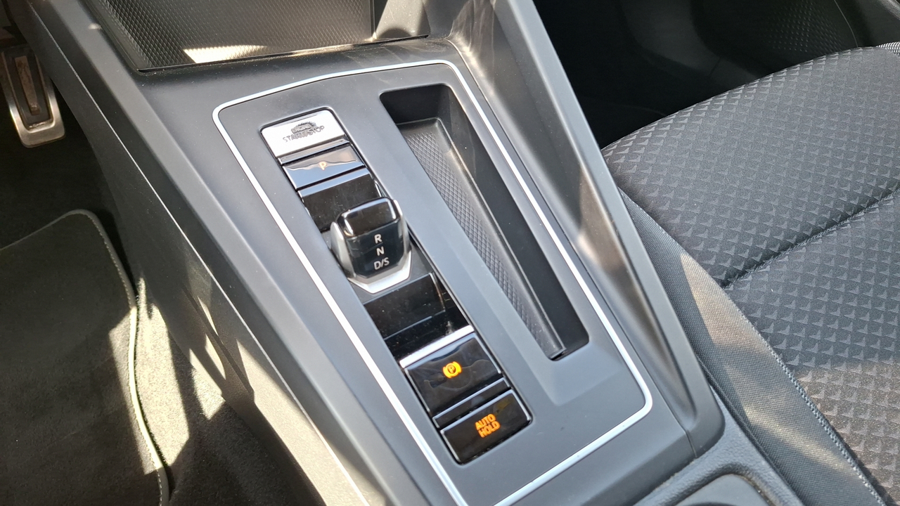 Volkswagen Golf 1.0 eTSI OPF 110 DSG7 — photo 22