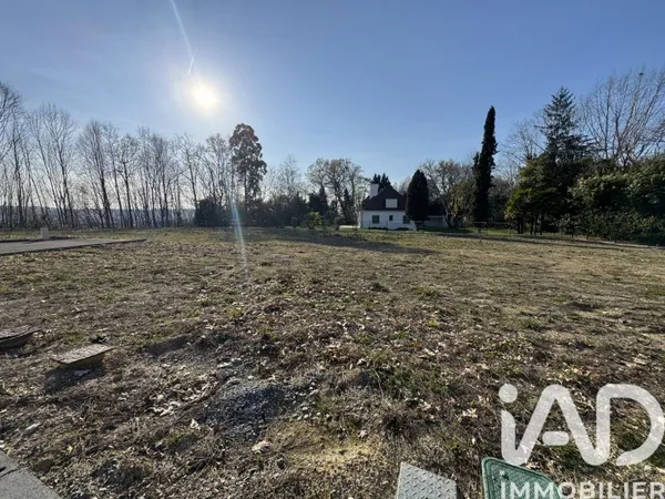 Terrain 740 m²