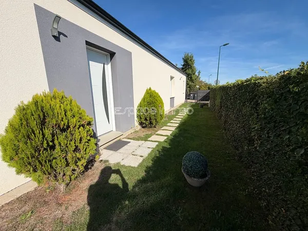 MAISON NEUVE DE PLEIN PIED - 2 CHAMBRES - JARDIN - CENTRE BOURG - HOUPPEVILLE