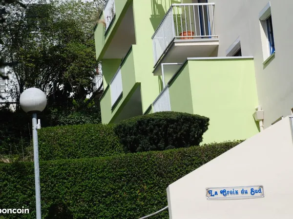 A VENDRE LE HAVRE Quartier HAUT MONTMORENCY : studio meublé 31 m² + terrasse de ~ 29 m² à 69 000