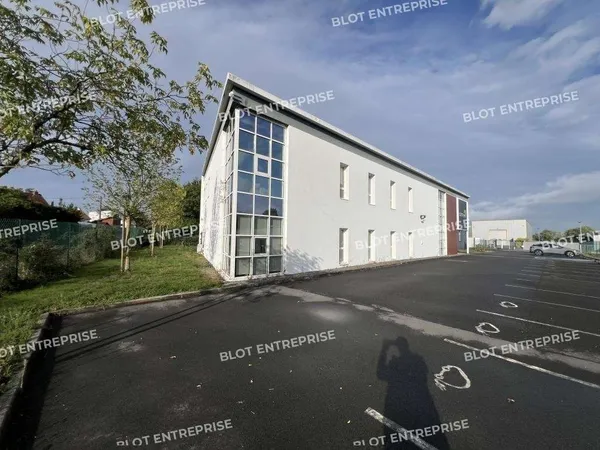 À vendre bureaux 700m² à Bouguenais