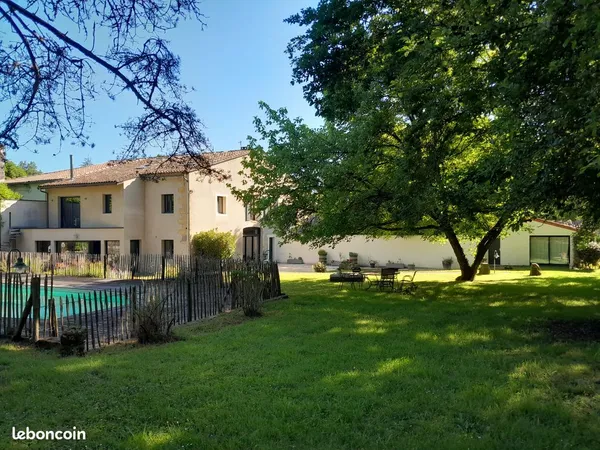 Maison proche La Brède avec 23400 m² de jardin