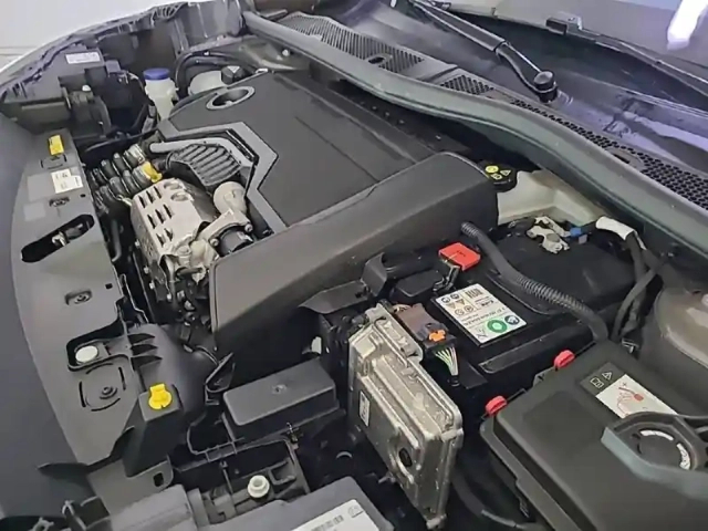 Peugeot 2008 hybrid 145 e-dcs6 — photo 28