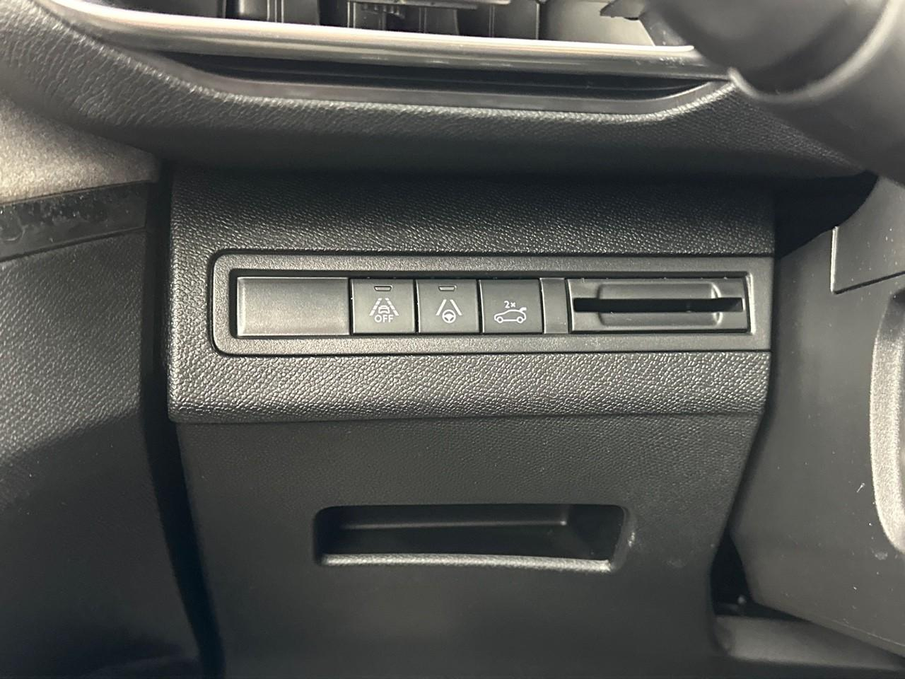 Peugeot 3008 puretech 130ch s&s eat8 gt pack — photo 16