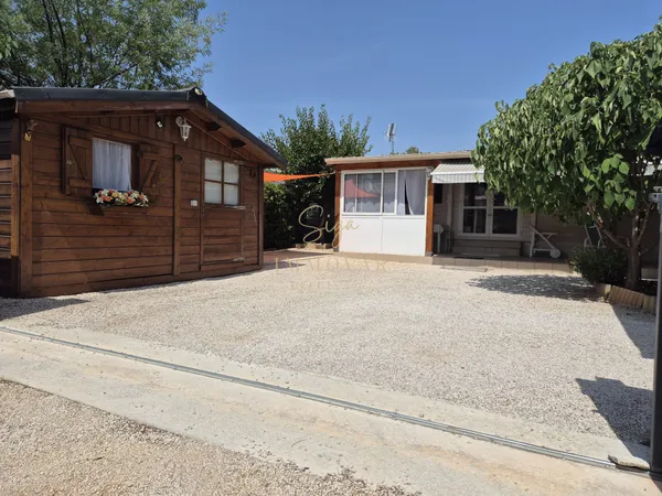 TERRAIN A VENDRE DE 212 M2 AVEC MOBIL HOME DE 24 M2 13600 LA