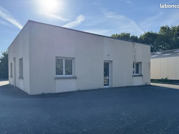 Local 99 m² Janzé