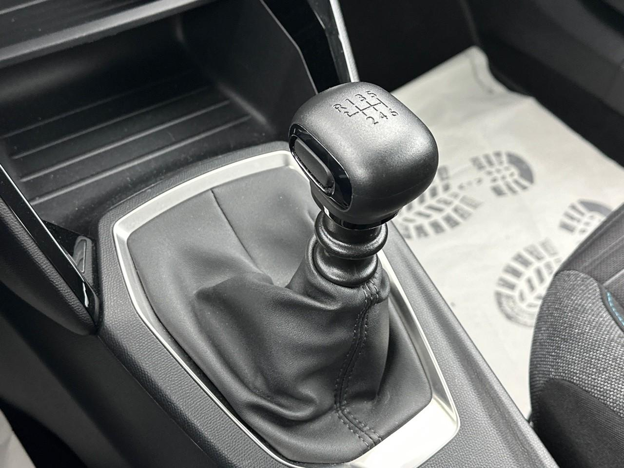 Peugeot 2008 puretech 130 s&s bvm6 style — photo 30