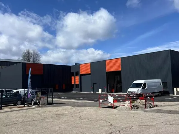 Local 211 m² Roche-la-Molière