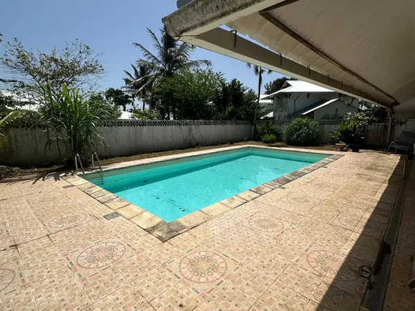 À acheter à Kourou : immense maison avec 5 pièces