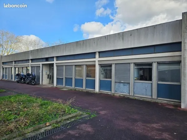 Bureaux 792 m²