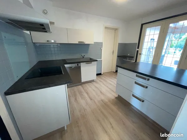 LOCATION Maison semi-mitoyenne