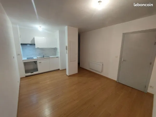 Appartement T2 - 33m2 située à Oloron-Ste-Marie - 2ème étage d'un immeuble sécurisé + Cave cellier