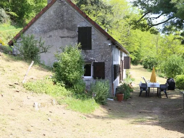 Propriété avec vue dégagée isolée au milieu de ses bois